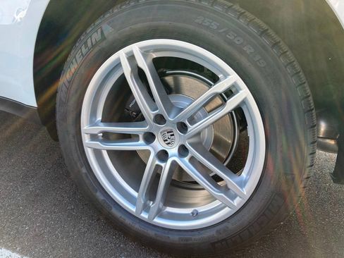 Used 2025 Porsche Macan AWD/4WD image 13
