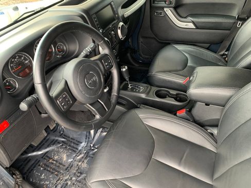 Used 2017 Jeep Wrangler Unlimited Rubicon AWD/4WD image 12