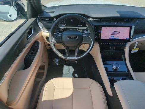 New 2026 Jeep Grand Cherokee Limited image 17