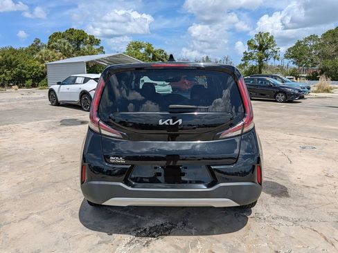 Certified 2023 Kia Soul LX w/ LX Technology Package FWD image 7
