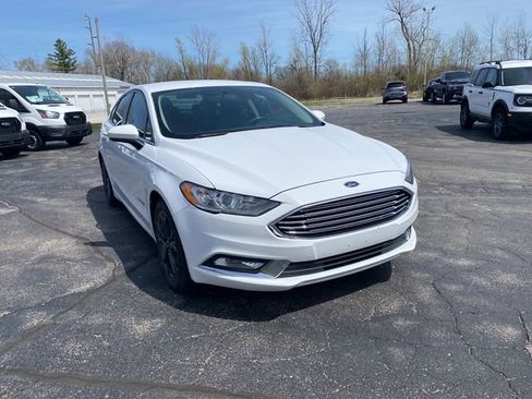 Used 2018 Ford Fusion SE w/ Equipment Group 601A FWD image 15