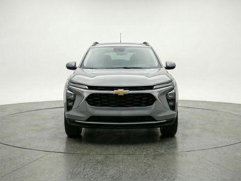 Used 2025 Chevrolet Trax LT w/ LT Convenience Package FWD image 2