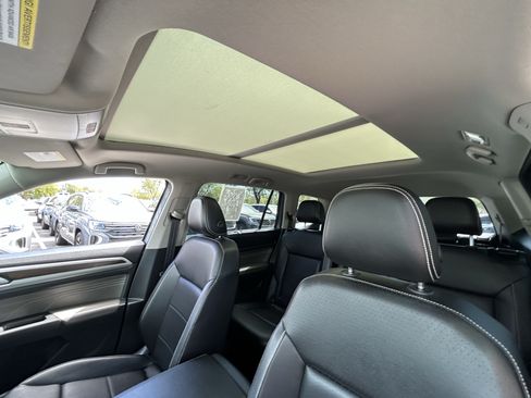 Used 2023 Volkswagen Atlas SE w/ Panoramic Sunroof Package FWD image 21