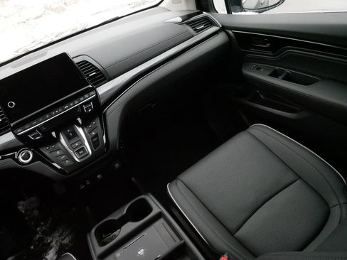 Certified 2026 Honda Odyssey Elite image 11