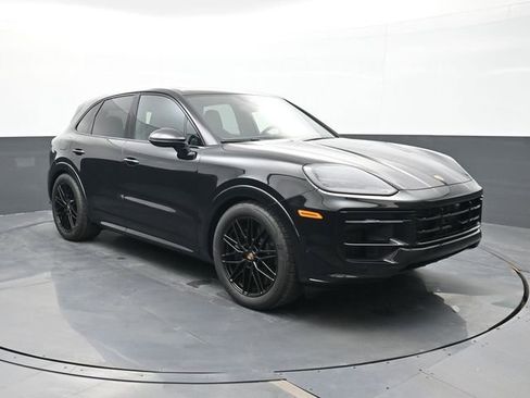 New 2025 Porsche Cayenne GTS image 25