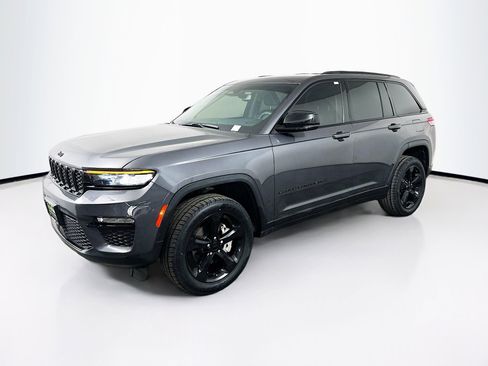 Used 2023 Jeep Grand Cherokee Limited w/ Black Appearance Package image 3