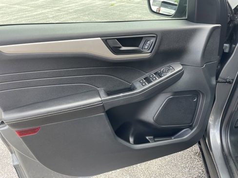 Used 2022 Ford Escape SE image 9