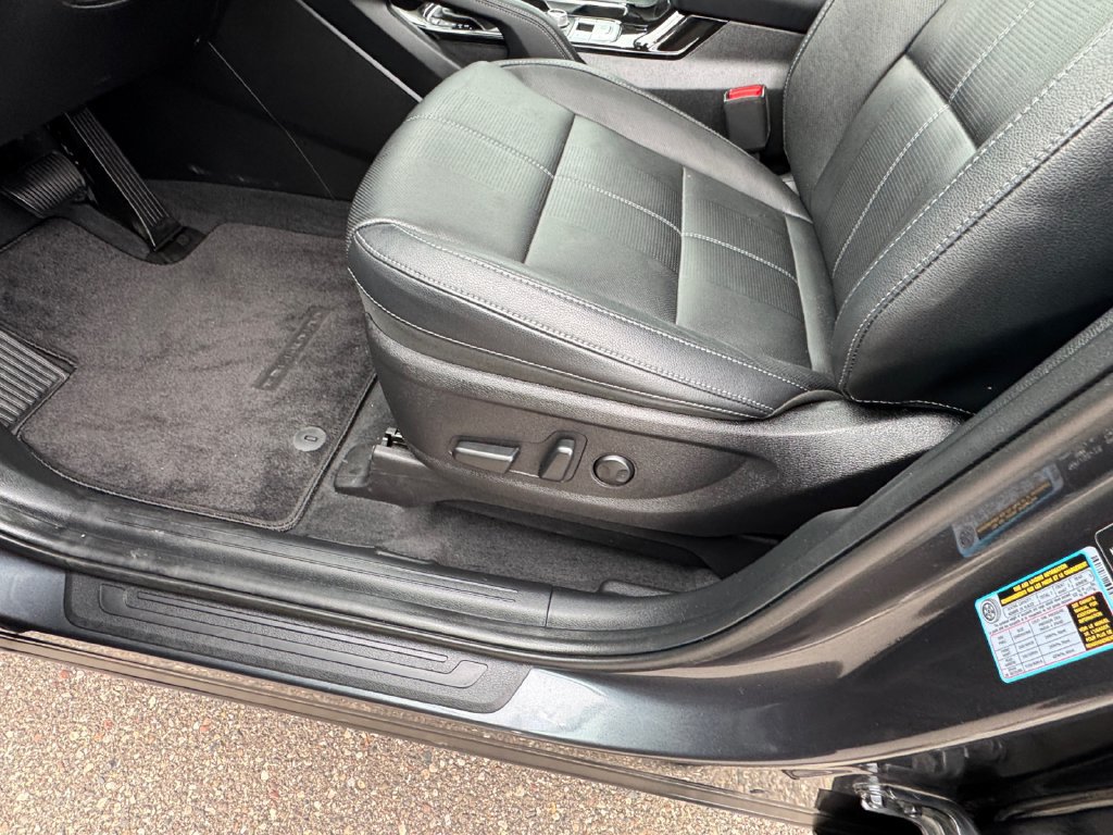 Used 2024 Kia Telluride EX w/ EX Captain's Chair Package AWD/4WD image 17