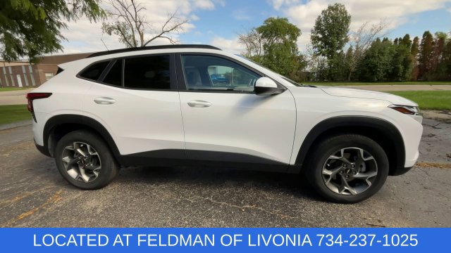 Used 2025 Chevrolet Trax LT w/ Driver Confidence Package FWD image 9