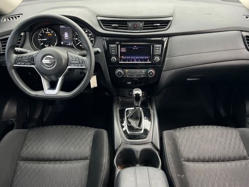 Used 2018 Nissan Rogue S image 4