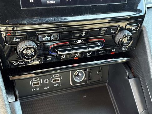 New 2025 Jeep Grand Cherokee L Altitude image 34