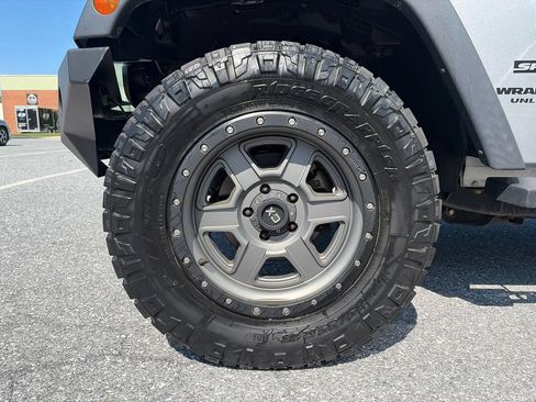 Used 2017 Jeep Wrangler Unlimited Sport w/ Quick Order Package 24S AWD/4WD image 28