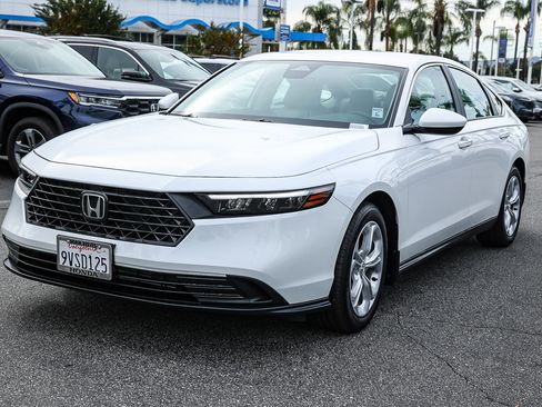 Used 2025 Honda Accord LX image 3