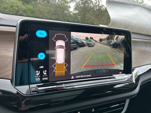 New 2026 Volkswagen Atlas SE FWD image 35