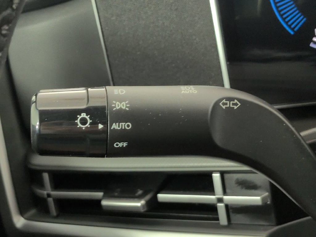 Used 2025 Hyundai Santa Fe SE FWD image 38