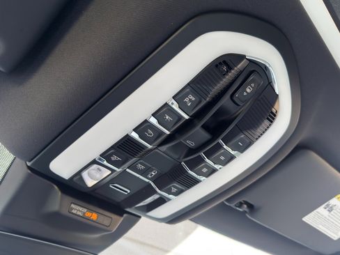 Used 2023 Porsche Macan S AWD/4WD image 33