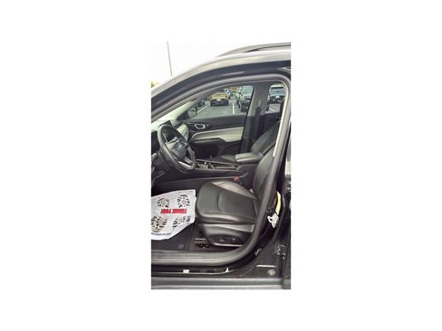 Used 2022 Jeep Compass Limited w/ Sun and Sound Group AWD/4WD image 11
