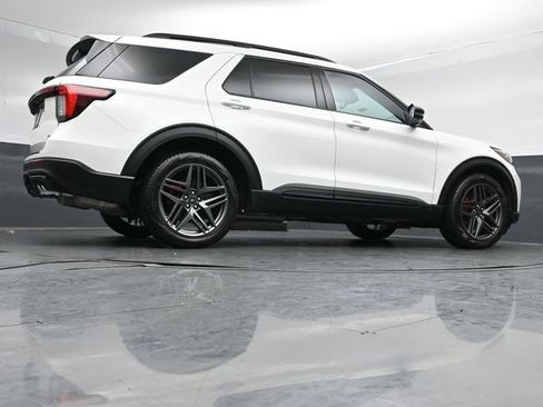 Certified 2025 Ford Explorer ST AWD/4WD image 45
