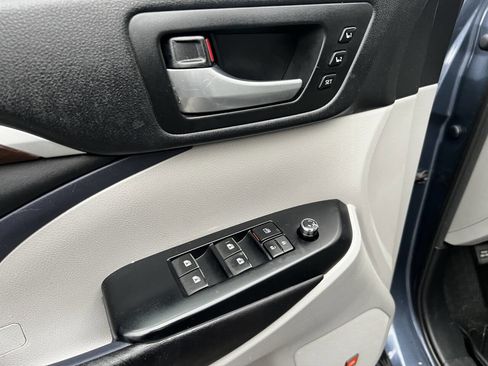 Used 2016 Toyota Highlander Limited Platinum image 11