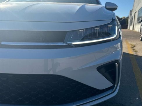 New 2026 Volkswagen Jetta SE FWD image 8