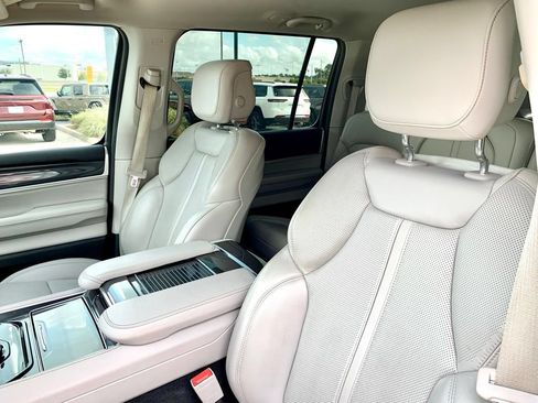 Used 2022 Jeep Wagoneer Series I AWD/4WD image 14