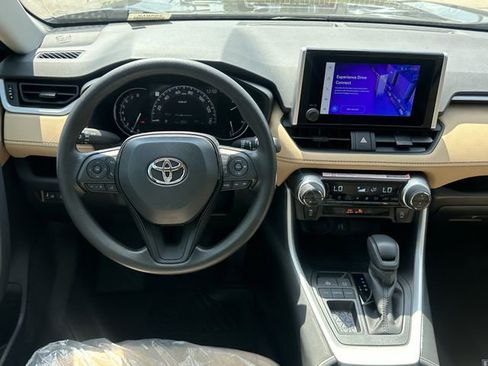 Used 2025 Toyota RAV4 XLE image 10