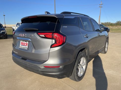 Used 2021 GMC Terrain SLE w/ Driver Convenience Package image 4