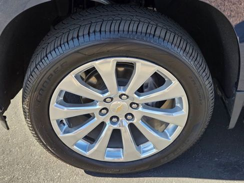 Used 2021 Chevrolet Silverado 1500 High Country w/ Technology Package image 9