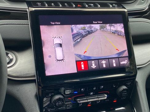 Used 2023 Jeep Grand Cherokee L Limited w/ Luxury Tech Group II image 30