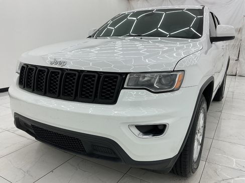 Used 2019 Jeep Grand Cherokee Laredo AWD/4WD image 1