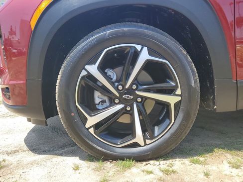 Used 2023 Chevrolet TrailBlazer RS w/ Sun and Liftgate Package FWD image 7