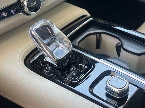 Used 2024 Volvo S90 T8 Ultimate image 22