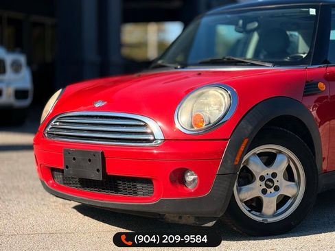 Used 2010 MINI Cooper Hardtop image 2