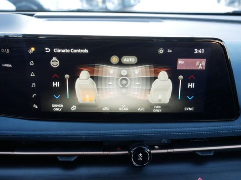 Used 2023 Nissan Ariya image 23