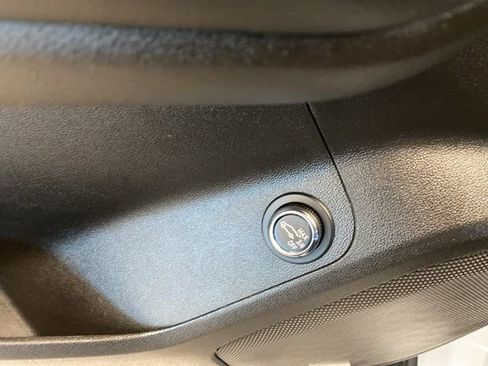 Used 2022 GMC Acadia Denali w/ Denali Technology Package image 32