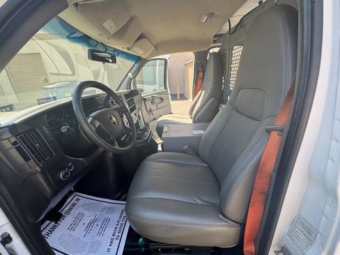 Used 2013 Chevrolet Express 2500 RWD image 20