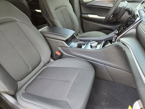 New 2026 Jeep Grand Cherokee L Laredo AWD/4WD image 14