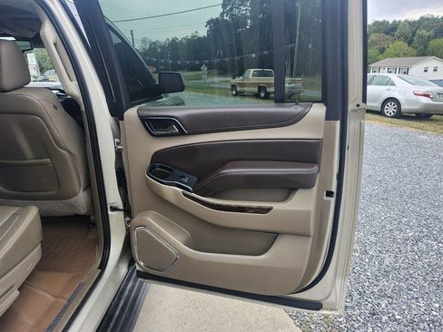 Used 2015 Chevrolet Suburban LT image 15