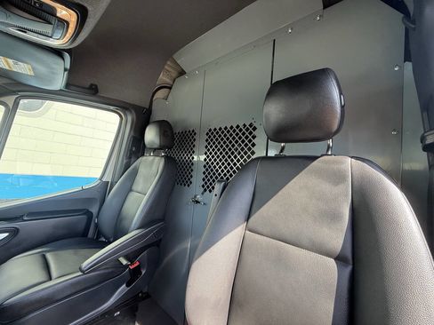 Used 2021 Mercedes-Benz Sprinter 2500 image 10