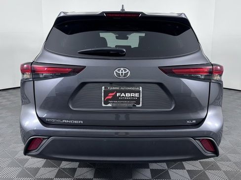 Used 2024 Toyota Highlander XLE image 7