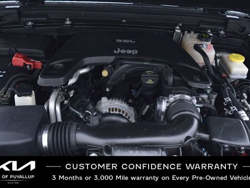 Used 2018 Jeep Wrangler Unlimited Sahara AWD/4WD image 21