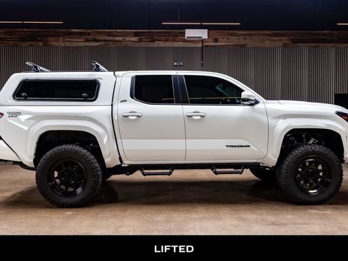 Used 2024 Toyota Tacoma TRD Sport w/ TRD Sport Upgrade Package RWD image 10