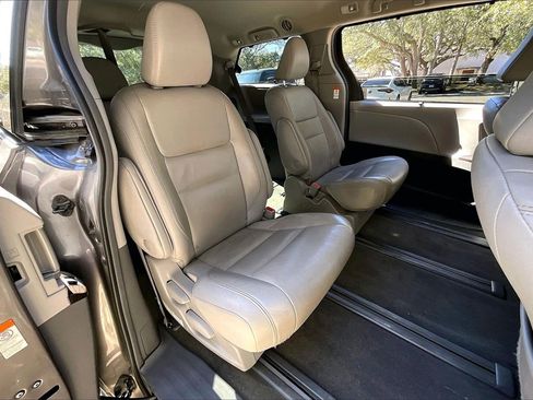 Used 2019 Toyota Sienna XLE Premium image 22