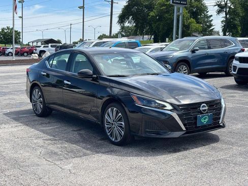 Used 2025 Nissan Altima 2.5 SL AWD/4WD image 7