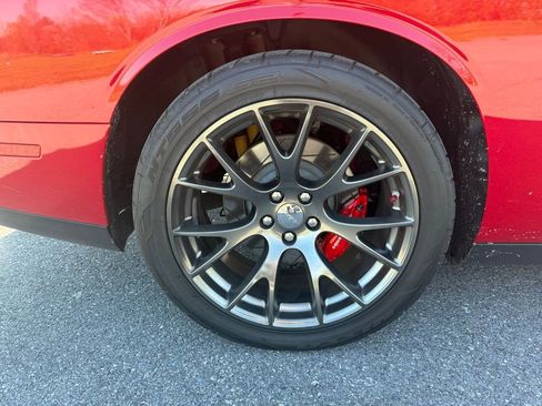 Used 2015 Dodge Challenger SRT w/ Technology Group RWD image 10