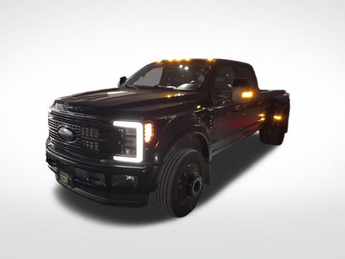 Used 2017 Ford F450 Platinum w/ Platinum Ultimate Package image 4