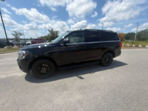 Used 2024 Ford Expedition XLT RWD image 3