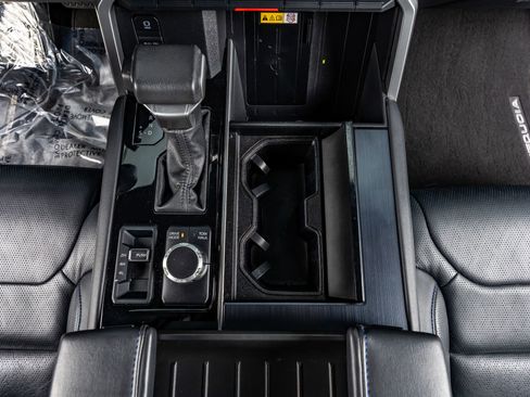 Used 2024 Toyota Sequoia Platinum image 28