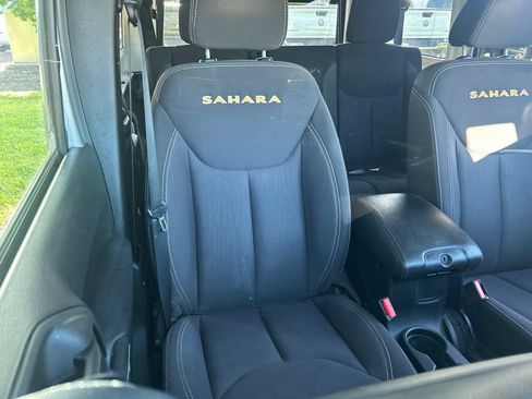Used 2014 Jeep Wrangler Unlimited Sahara w/ Connectivity Group AWD/4WD image 12