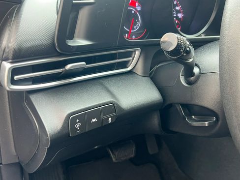 Used 2023 Hyundai Elantra SEL image 13